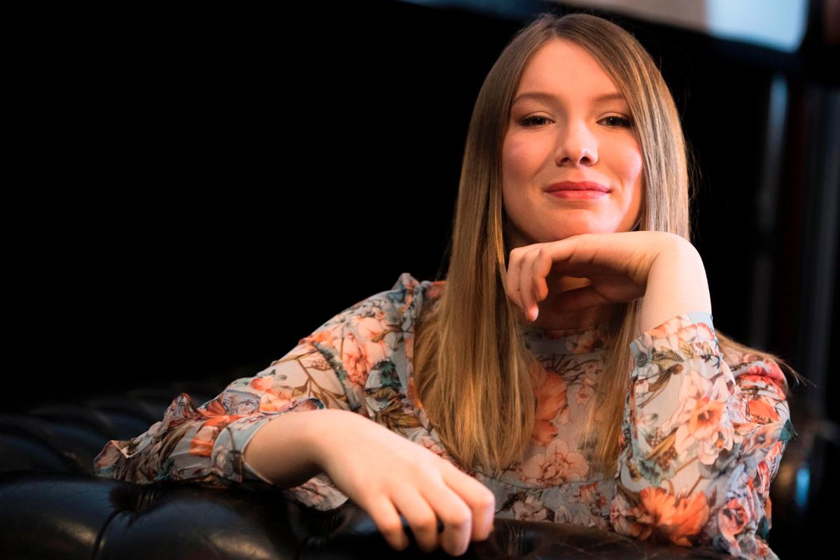 Eurovision Song Contest 2017: Belguim - "City Lights" By Blanche