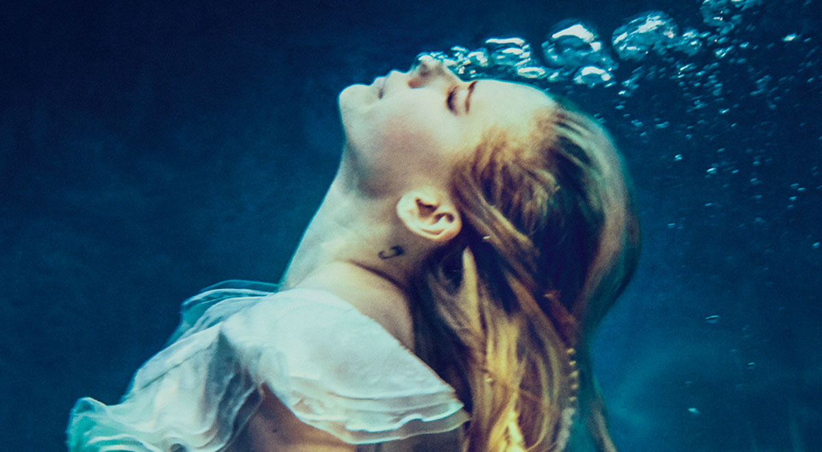 avril lavigne head above water