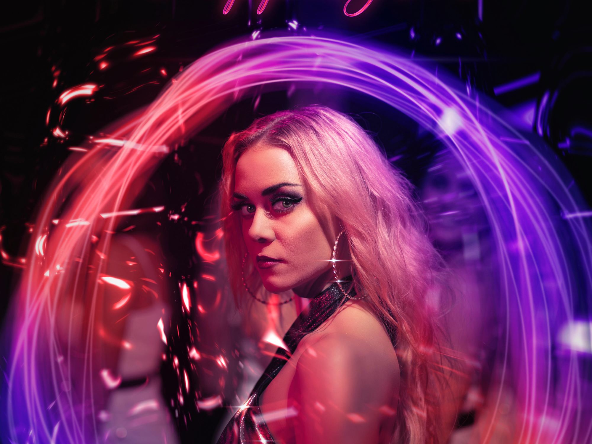 FRESH: 'Moves Like A Shadow' - Em Applegren