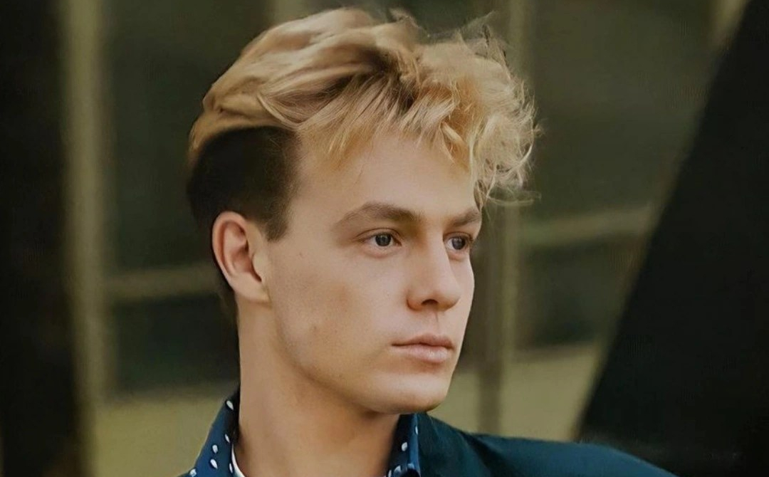 Jason donovan sealed with a kiss