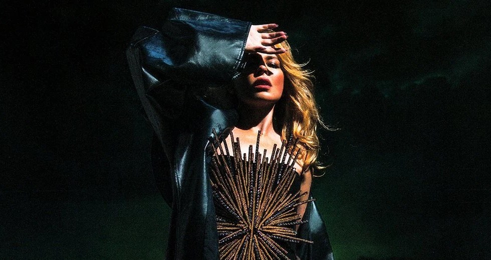 kylie hold on to now