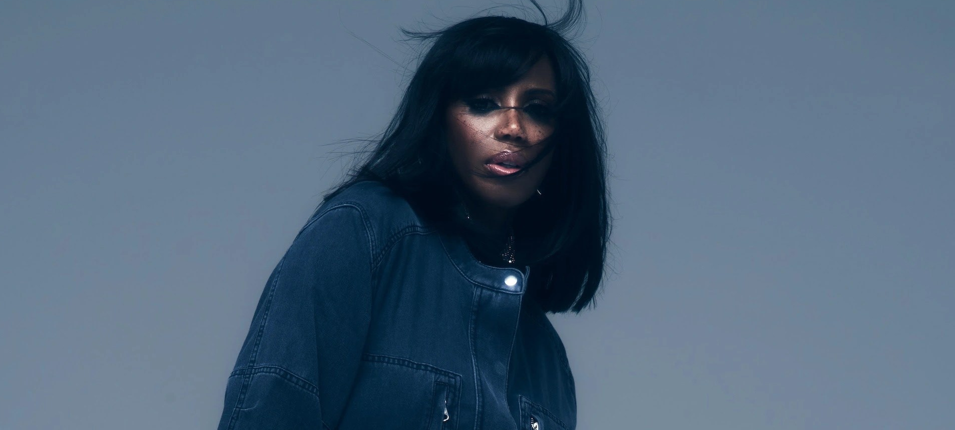 Shaznay Lewis kiss of life